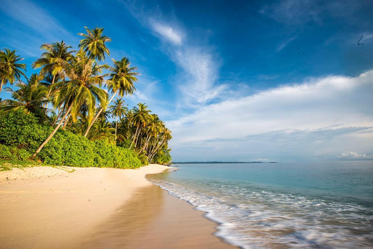 Pinang Island - Private Island Sea View Bungalows Singkil  Kültér fotó