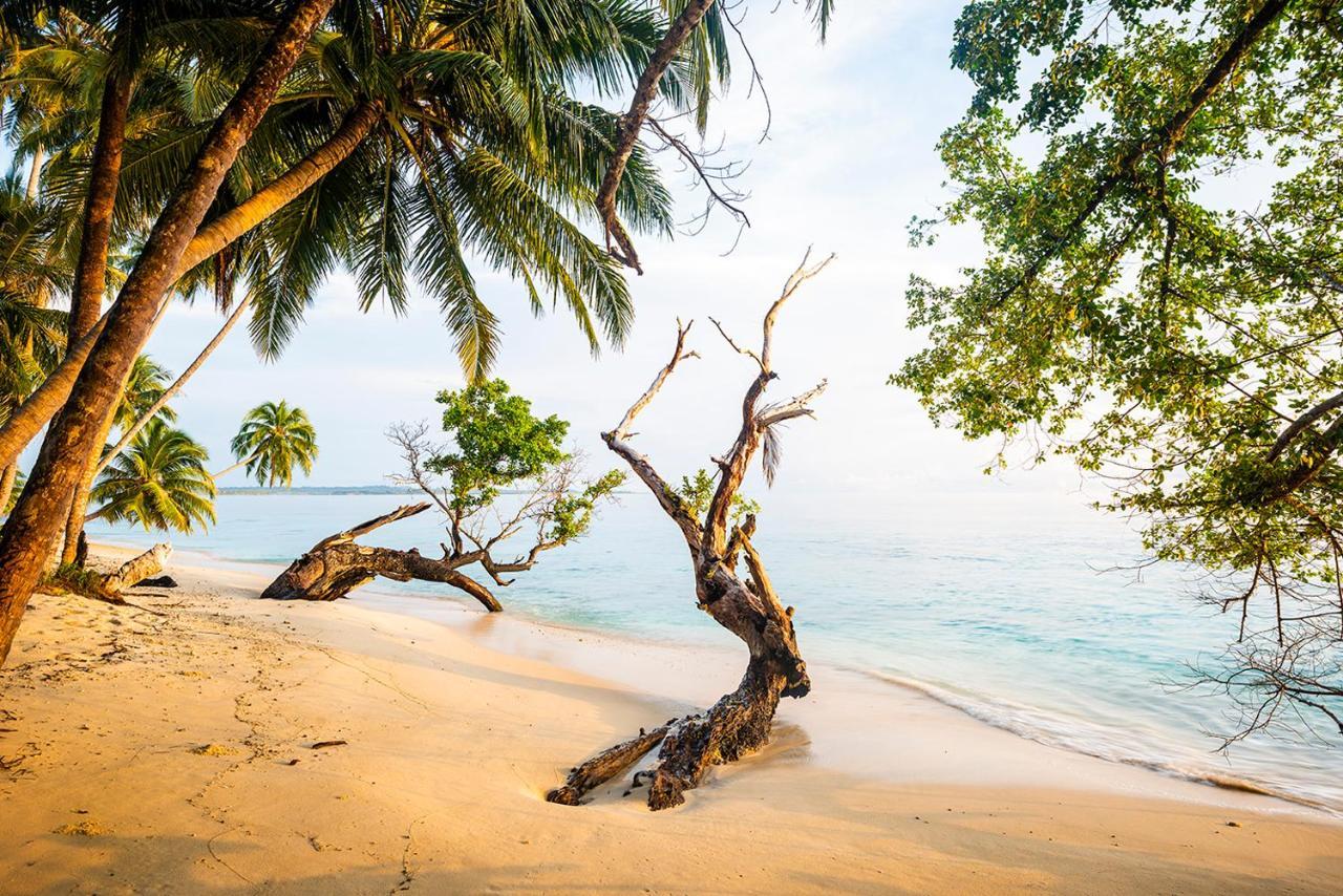 Pinang Island - Private Island Sea View Bungalows Singkil  Kültér fotó