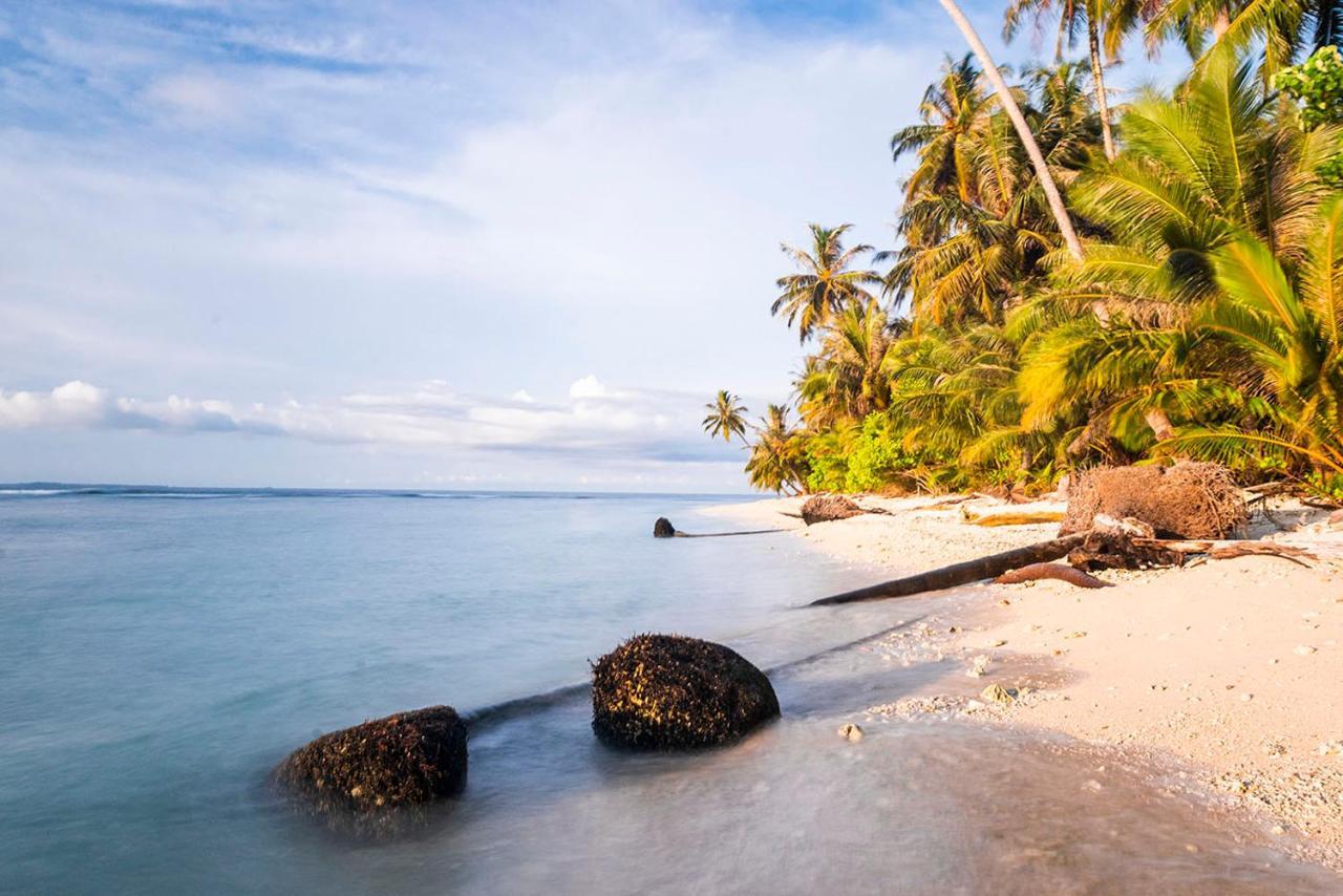 Pinang Island - Private Island Sea View Bungalows Singkil  Kültér fotó