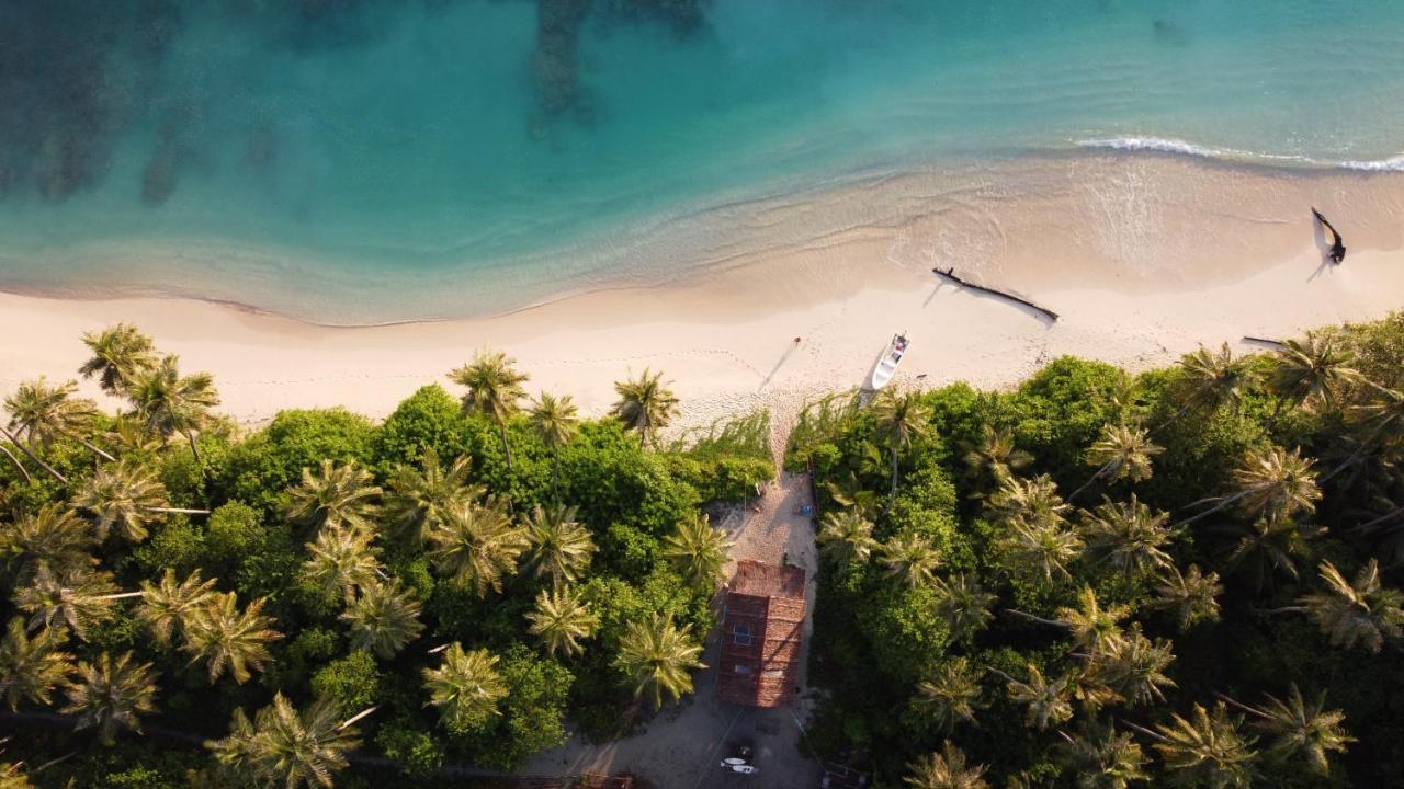 Pinang Island - Private Island Sea View Bungalows Singkil  Kültér fotó