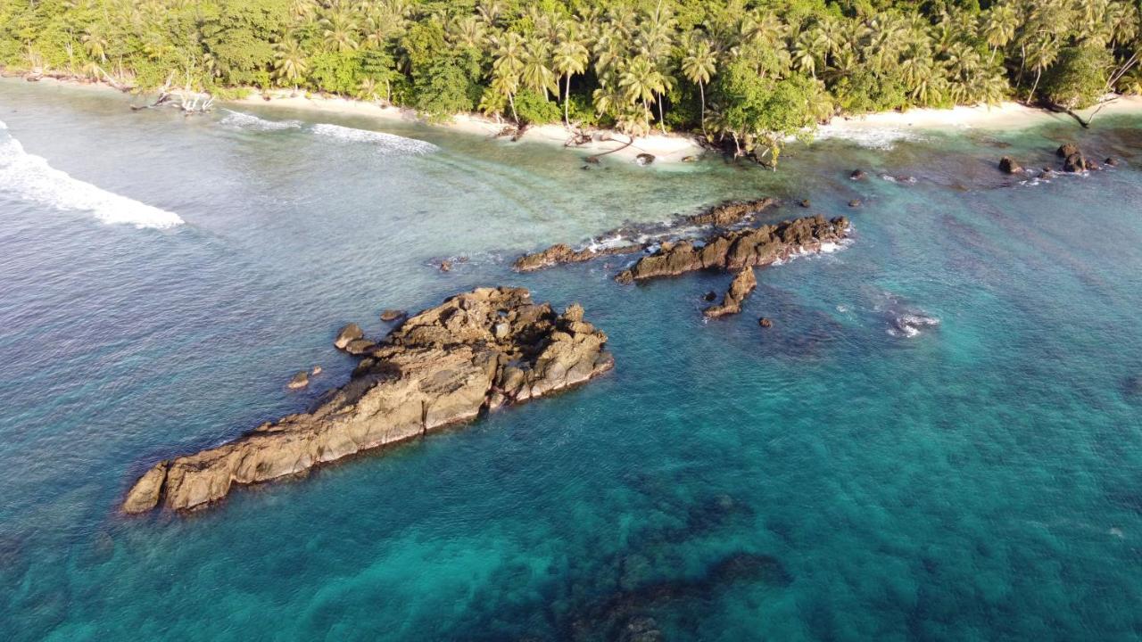 Pinang Island - Private Island Sea View Bungalows Singkil  Kültér fotó