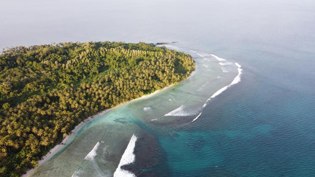 Pinang Island - Private Island Sea View Bungalows Singkil  Kültér fotó