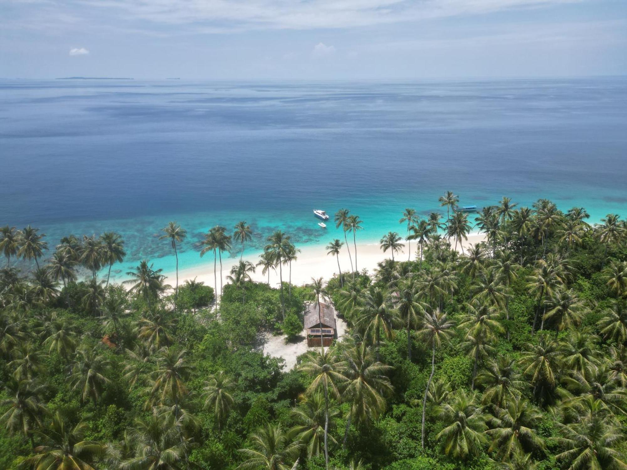 Pinang Island - Private Island Sea View Bungalows Singkil  Kültér fotó