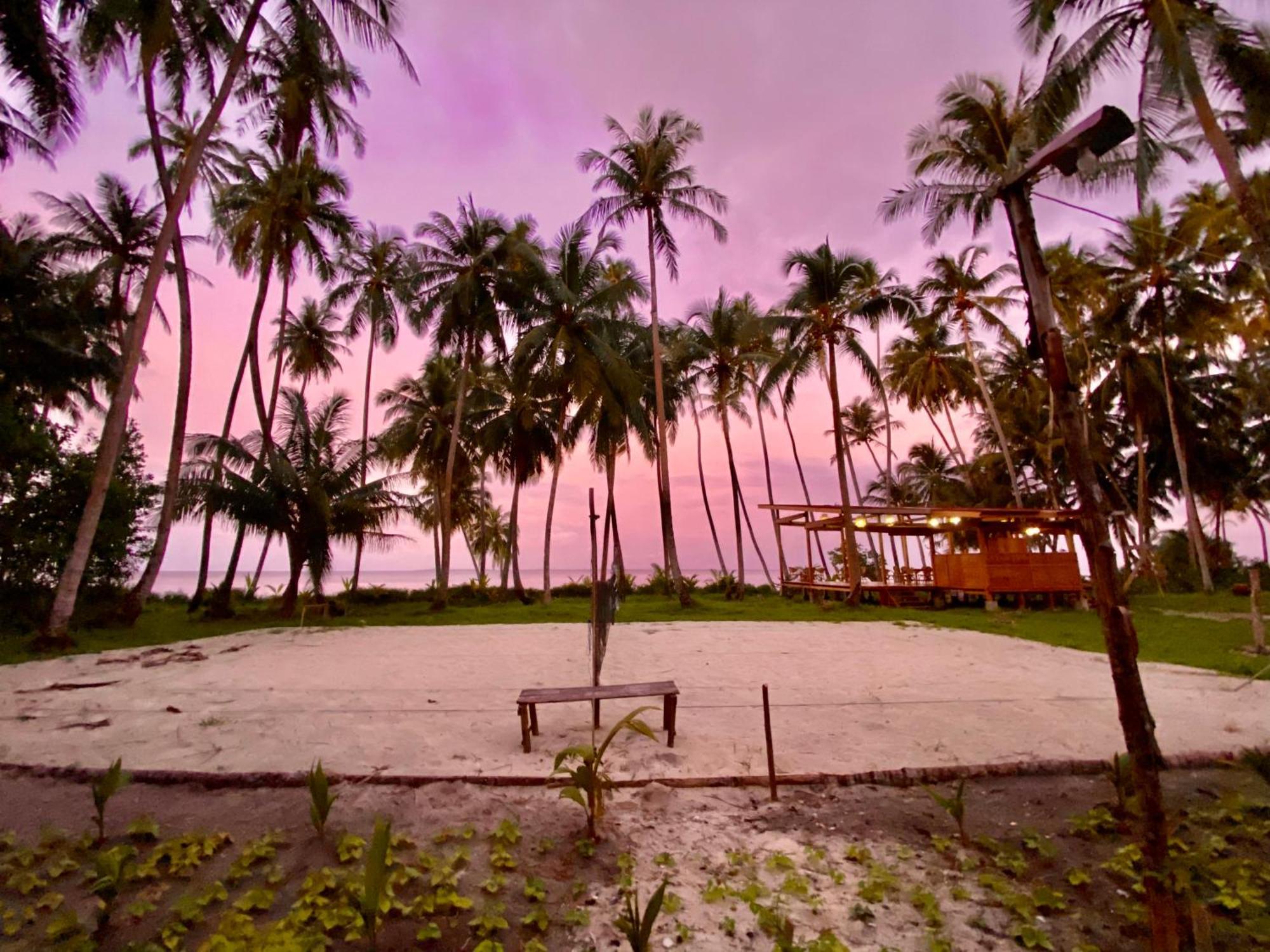 Pinang Island - Private Island Sea View Bungalows Singkil  Kültér fotó