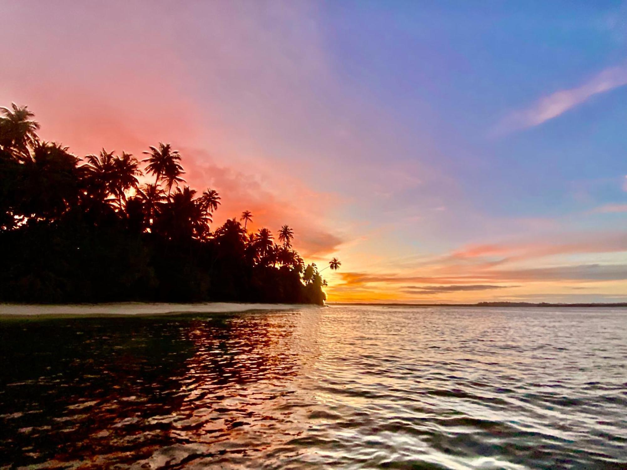 Pinang Island - Private Island Sea View Bungalows Singkil  Kültér fotó