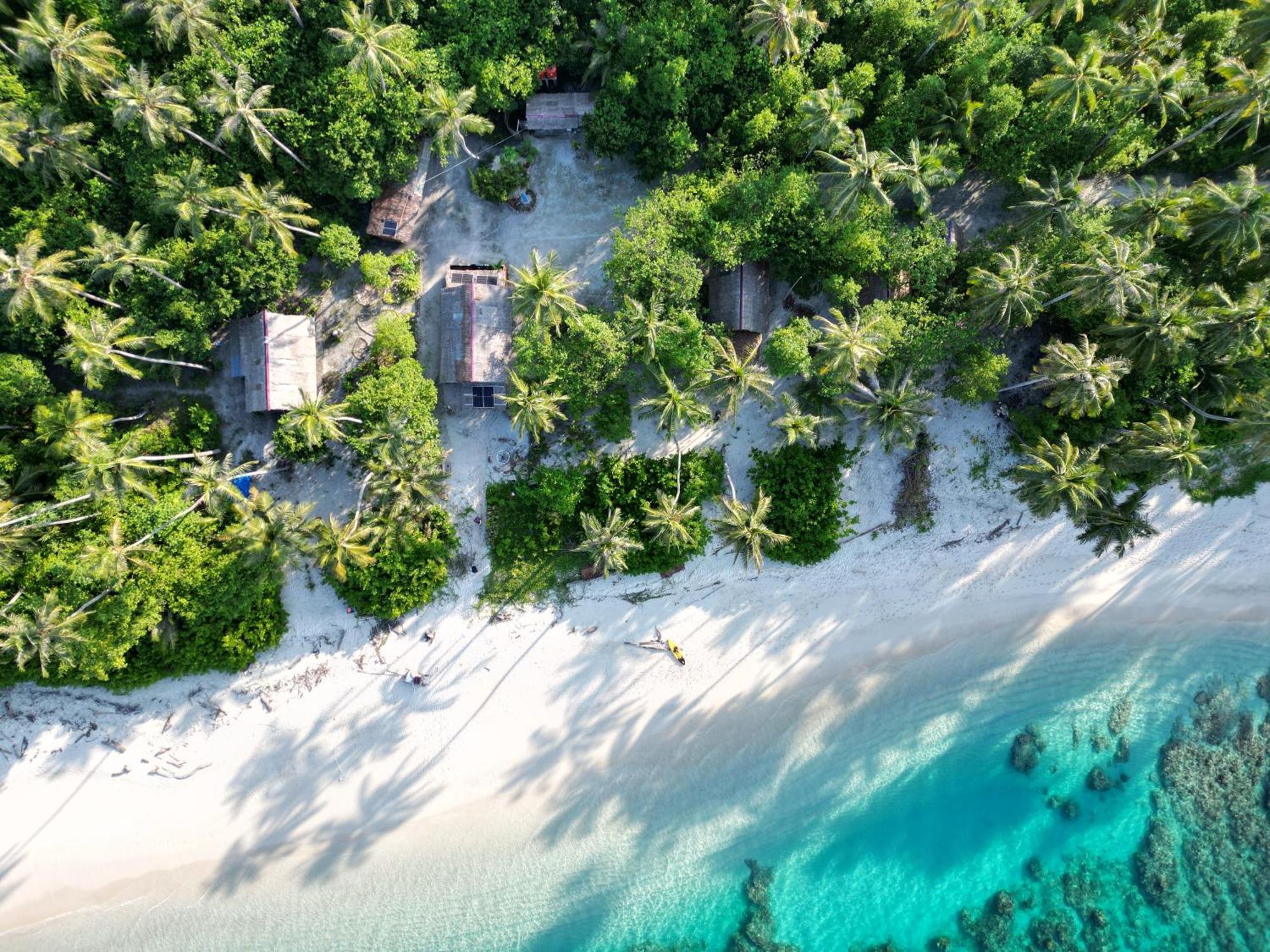 Pinang Island - Private Island Sea View Bungalows Singkil  Kültér fotó