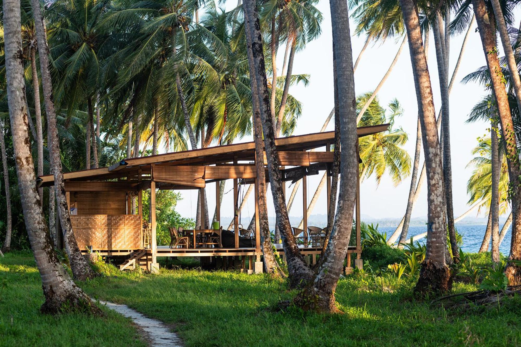 Pinang Island - Private Island Sea View Bungalows Singkil  Kültér fotó