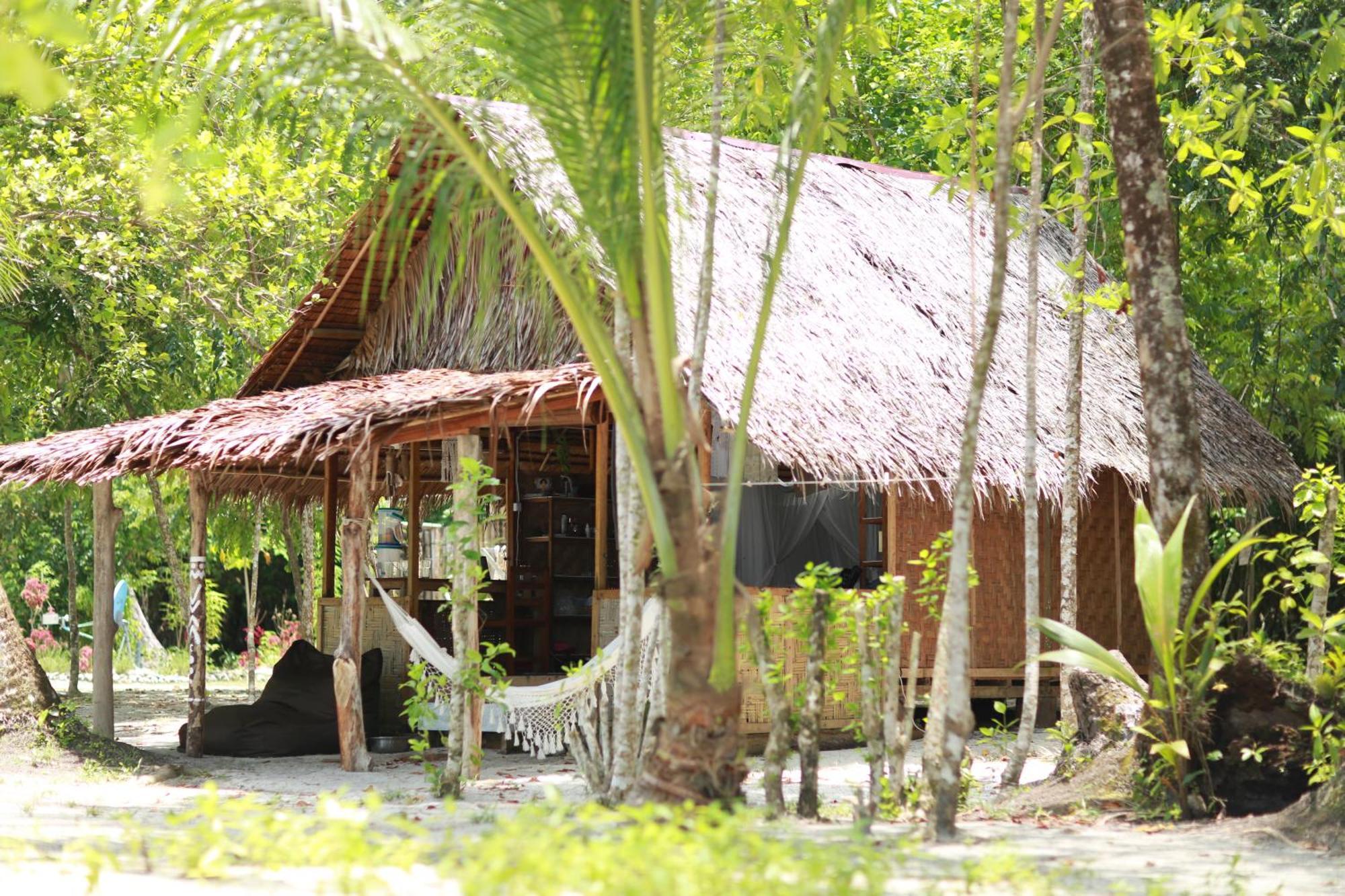 Pinang Island - Private Island Sea View Bungalows Singkil  Kültér fotó