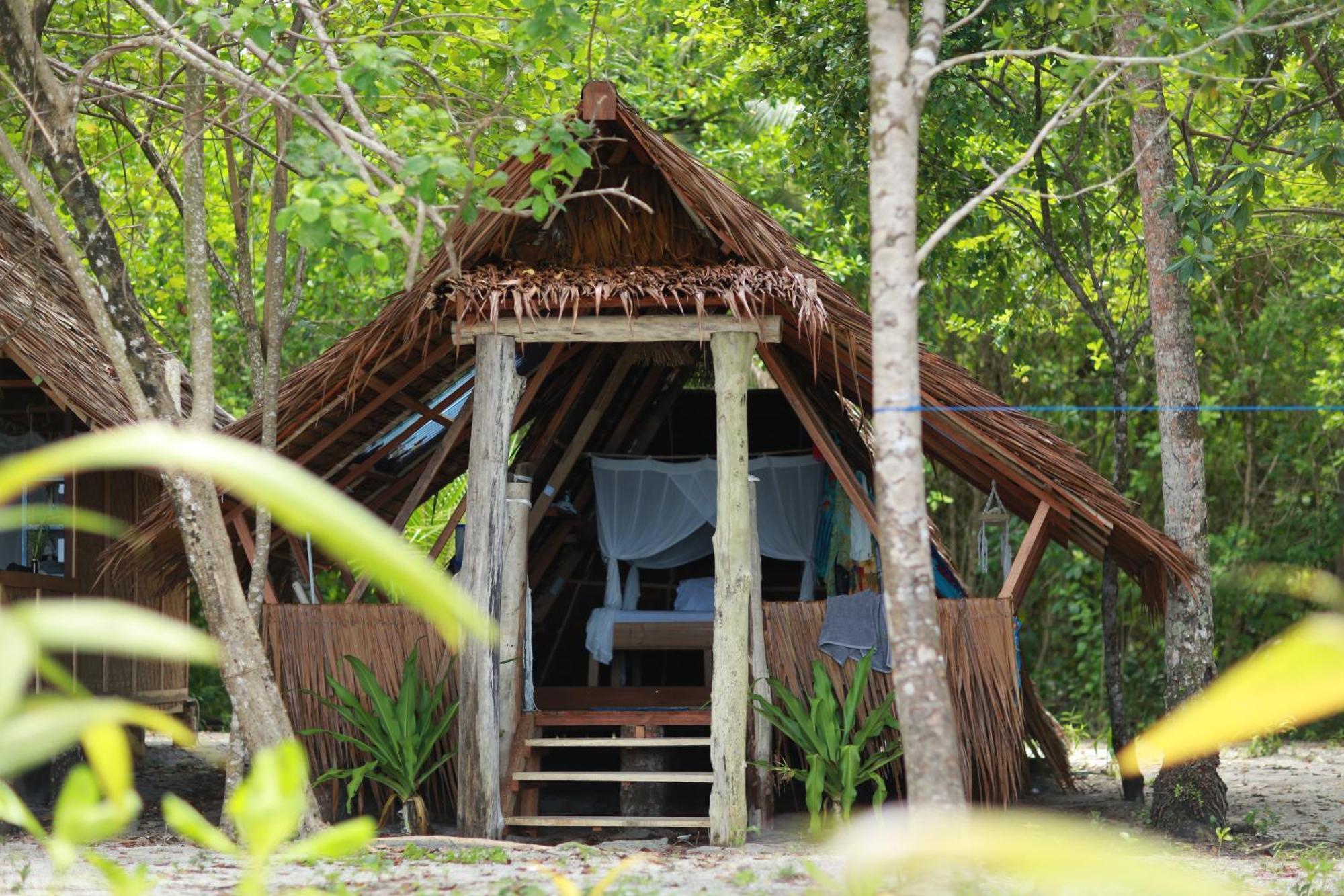 Pinang Island - Private Island Sea View Bungalows Singkil  Kültér fotó