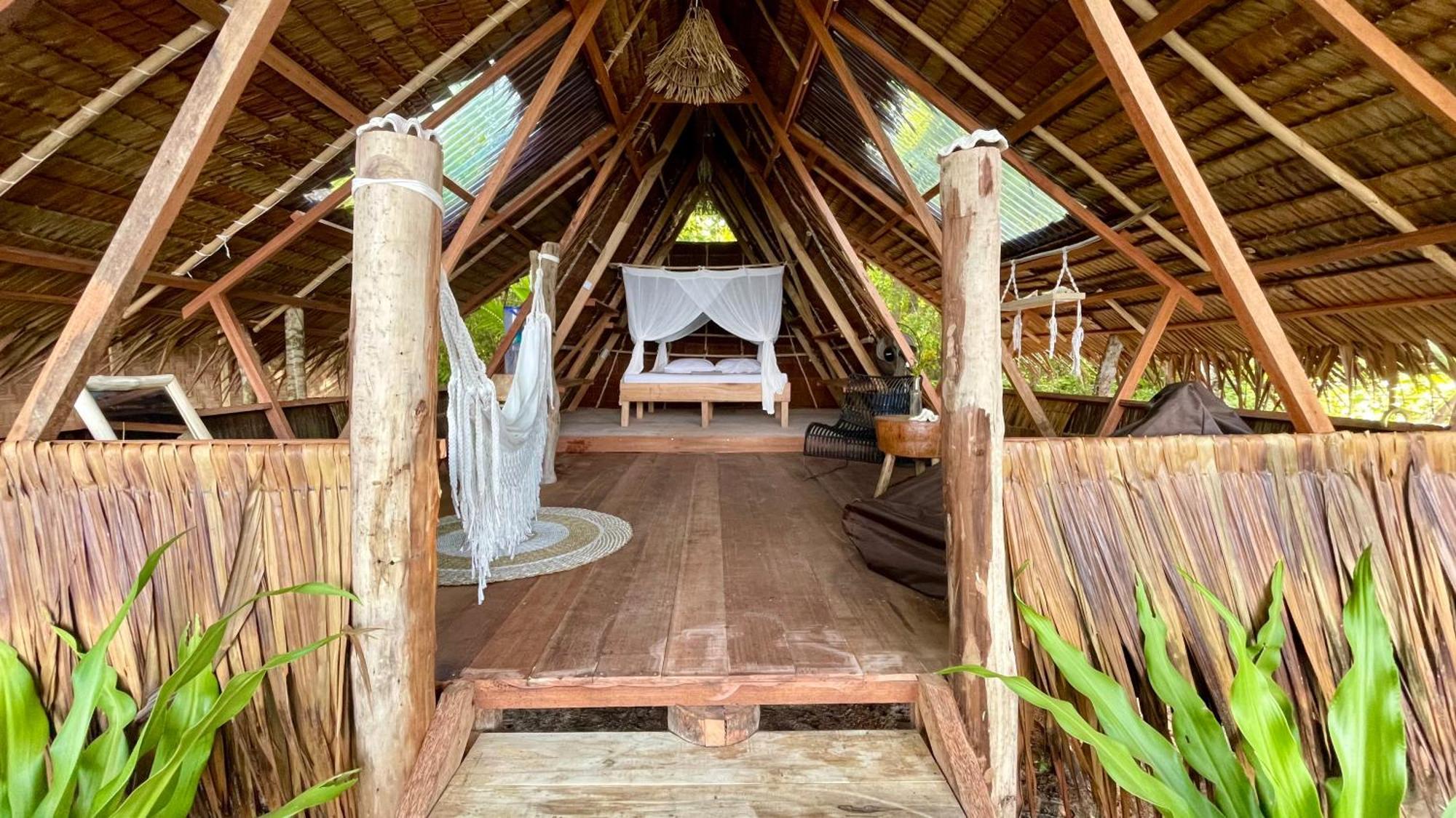 Pinang Island - Private Island Sea View Bungalows Singkil  Szoba fotó
