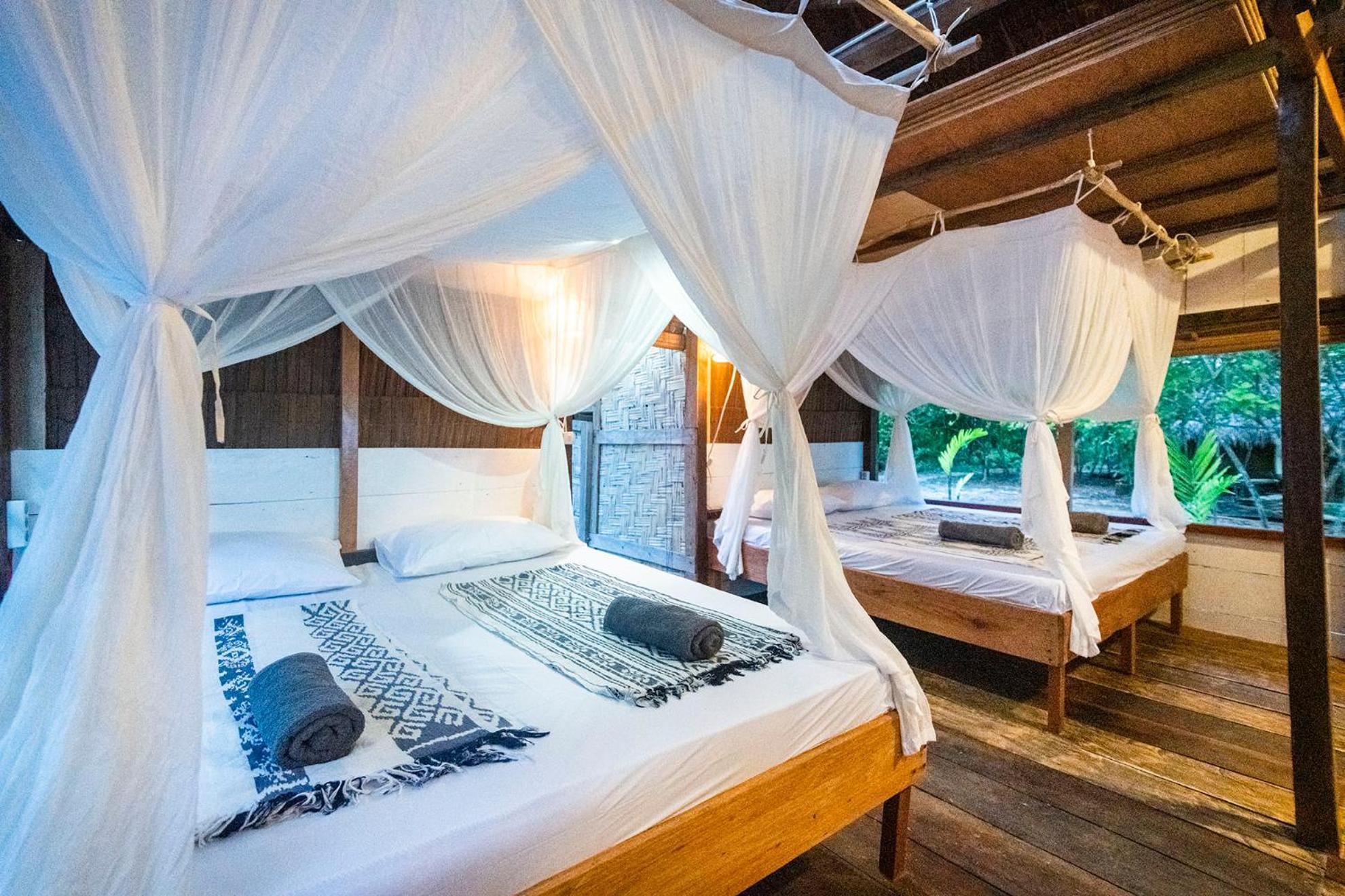 Pinang Island - Private Island Sea View Bungalows Singkil  Kültér fotó
